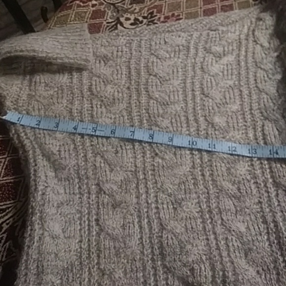 XOXO Beautiful faux fur collar sweater - Picture 7 of 8